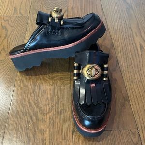Coach Black Leather Turn Lock Mules / Slides Q8804